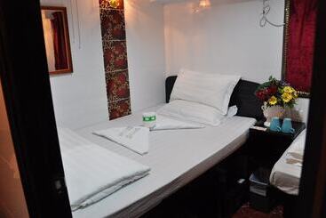 پانسیون Swiss Hostel