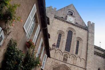 تختخواب و صبحانه Maison Du Moulinassou