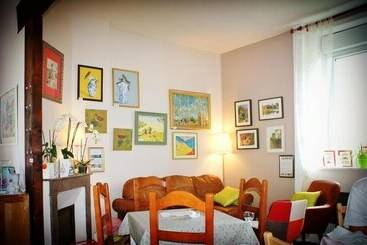 تختخواب و صبحانه Maison Du Moulinassou