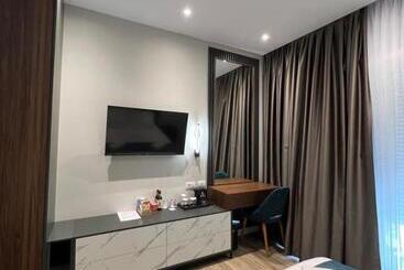Domus Hotel & Apartments