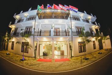هتل Asian Grand