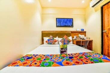 Hotel Fabexpress Deluxe Comfort   Nr Kokilaben Hospital