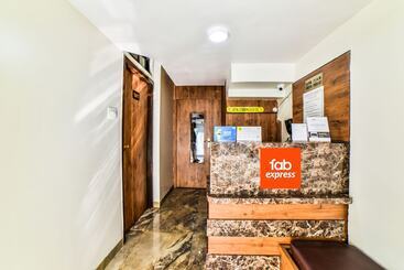 Hotel Fabexpress Deluxe Comfort   Nr Kokilaben Hospital
