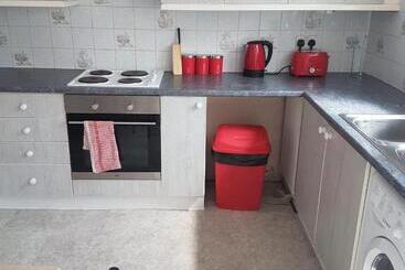 Vetrelax Ipswich Newly Refurbished House
