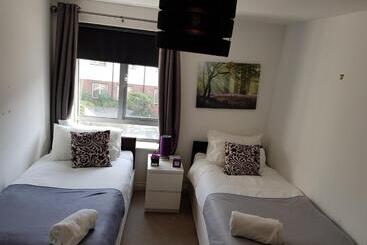 Vetrelax Ipswich Newly Refurbished House