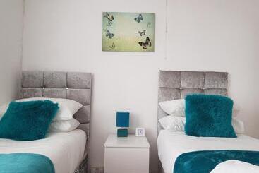 Vetrelax Ipswich Newly Refurbished House