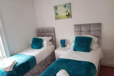 Vetrelax Ipswich Newly Refurbished House
