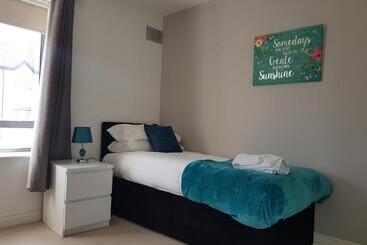 Vetrelax Ipswich Newly Refurbished House