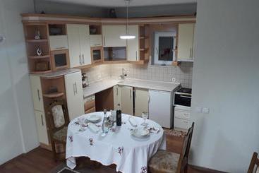 Deni House
