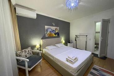 Deni House