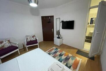 Deni House