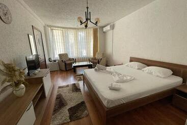 Deni House