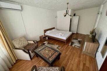 Deni House