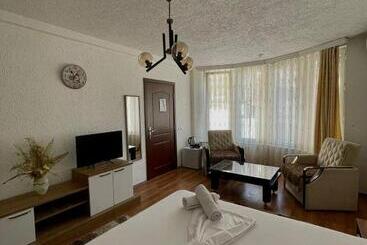 Deni House