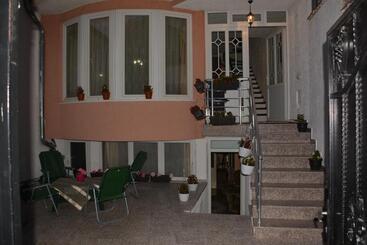 Deni House