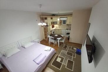 Deni House