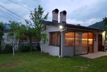 پانسیون Lakeview Rest Home