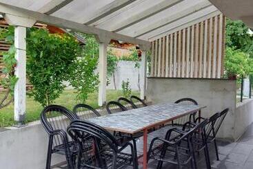 پانسیون Lakeview Rest Home