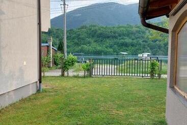 پانسیون Lakeview Rest Home