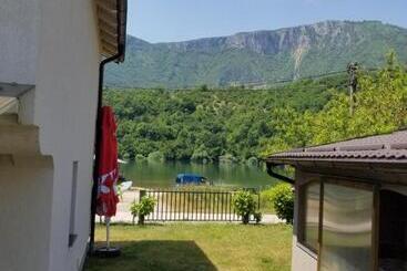 پانسیون Lakeview Rest Home