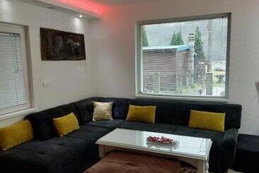 پانسیون Lakeview Rest Home