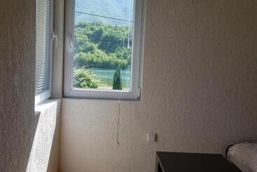 پانسیون Lakeview Rest Home