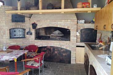 پانسیون Lakeview Rest Home