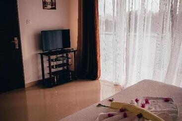 هتل Amber House Lanka