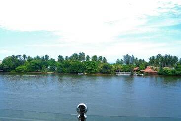 هتل Amber House Lanka