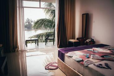 هتل Amber House Lanka