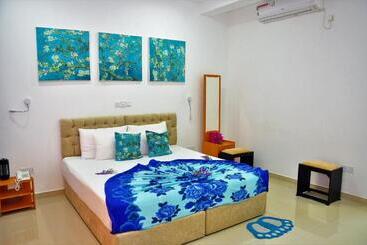 هتل Amber House Lanka