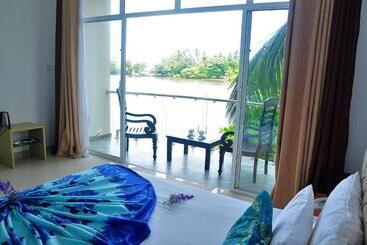 هتل Amber House Lanka