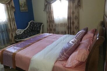 هتل Golden House