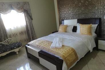 هتل Golden House