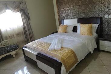 هتل Golden House