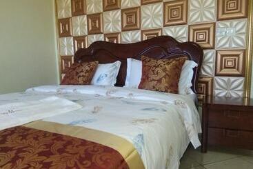 هتل Golden House