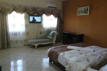 هتل Golden House