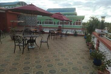 هتل Golden House