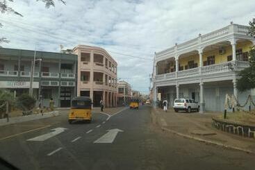 هتل Golden House