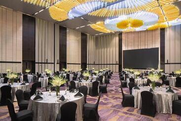 هتل Renaissance Shenyang West