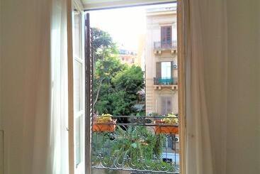 تختخواب و صبحانه Bed&book Palazzo Cutelli