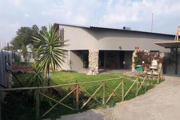 پانسیون Die Windpomp Guesthouse
