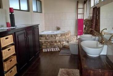 پانسیون Die Windpomp Guesthouse