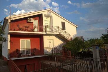 هتل Airport Home Radinovic