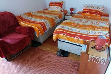 هتل Airport Home Radinovic