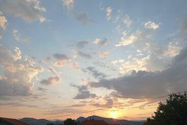هتل Airport Home Radinovic