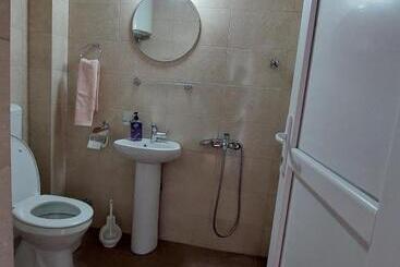 هتل Airport Home Radinovic