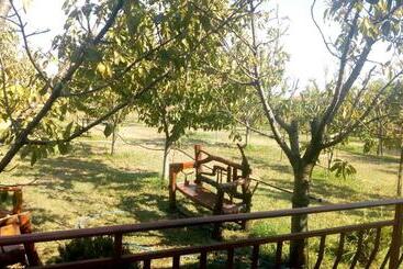 هتل Airport Home Radinovic