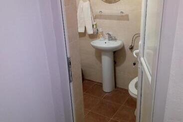 هتل Airport Home Radinovic