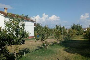 هتل Airport Home Radinovic